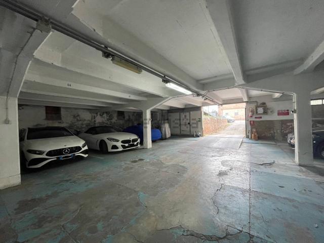 Garage in vendita di m² in Via Caldirolo