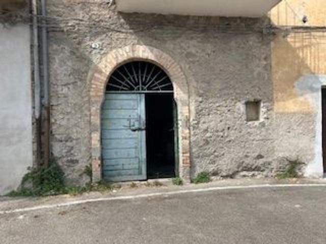 Garage in vendita di m² in Via Callarozzo, 9