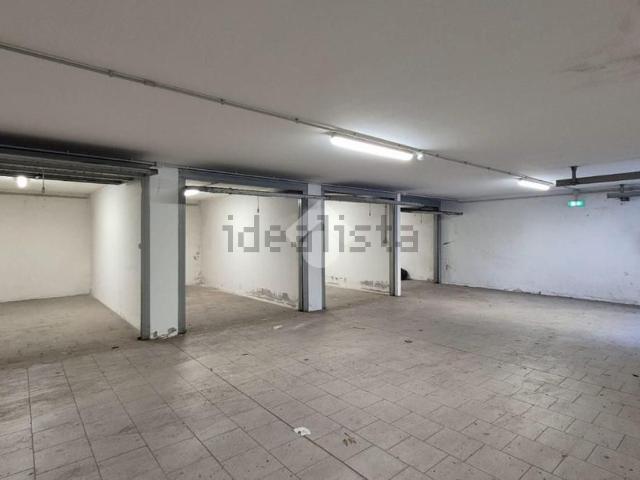 Garage in vendita di m² in Via Cappuccina, 88