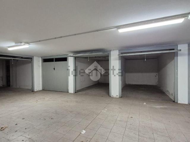 Garage in vendita di m² in Via Cappuccina, 88