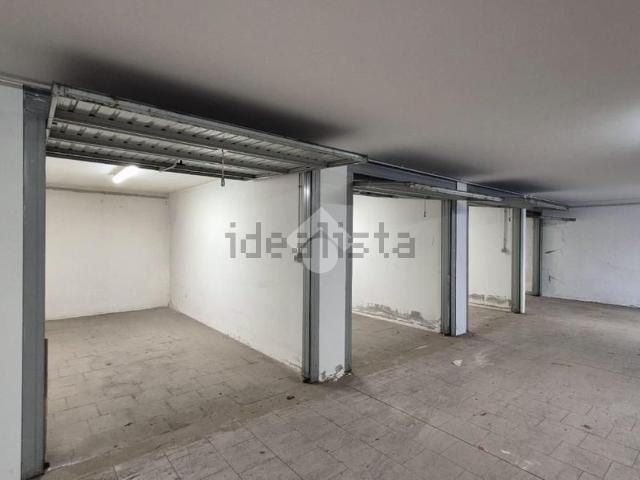 Garage in vendita di m² in Via Cappuccina, 88