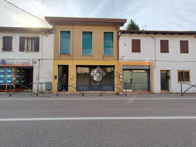Garage in vendita di m² in Via Carlo Cattaneo
