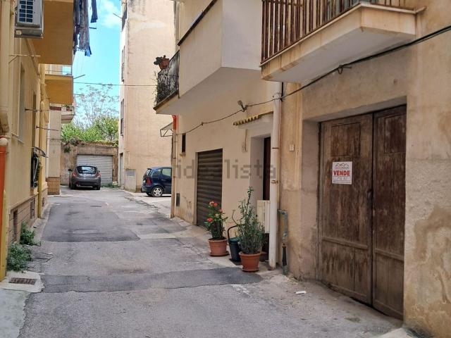 Garage in vendita di m² in Via Carlo Goldoni, 7