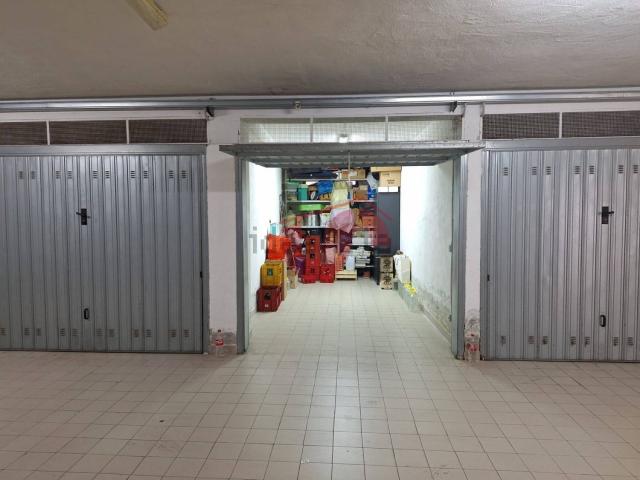 Garage in vendita di m² in Via Castellano Giuseppe