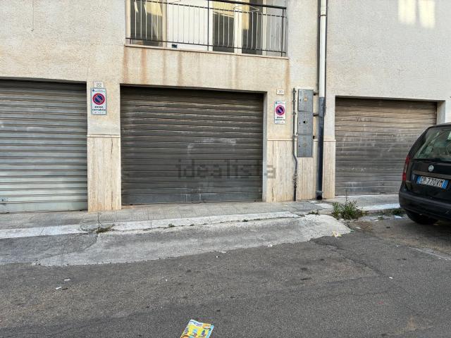 Garage in vendita di m² in Via Catullo, 30