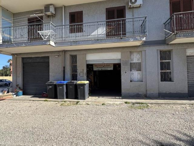 Garage in vendita di m² in Via Catania