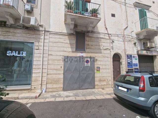 Garage in vendita di m² in Via Cenci, 29