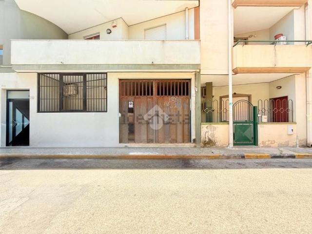 Garage in vendita di m² in Via Ciro Menotti, 18
