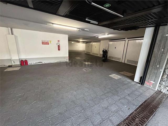 Garage in vendita di m² in Via Commerciale, 143