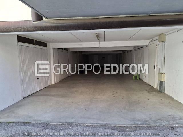 Garage in vendita di m² in Via Collestatte