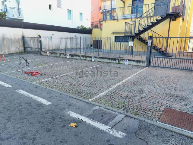 Garage in vendita di m² in Via Corsica