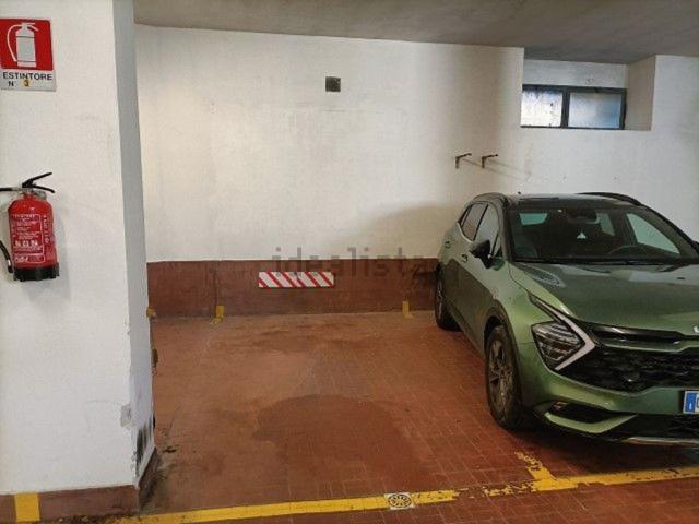 Garage in vendita di m² in Via Costantino Cumano, 7
