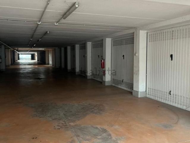 Garage in vendita di m² in Via Claudia