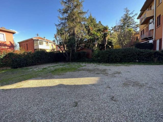Garage in vendita di m² in Via Crociali