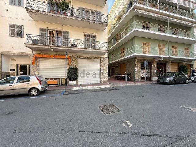 Garage in vendita di m² in Via Cristoforo Colombo, 270