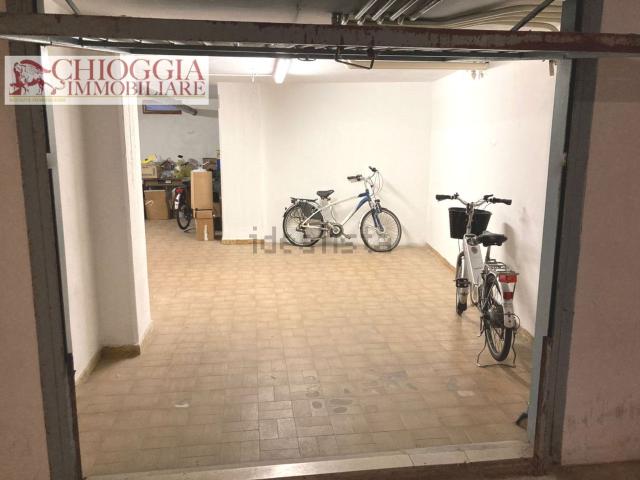 Garage in vendita di m² in Via Cristoforo Colombo