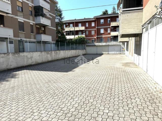 Garage in vendita di m² in Via Cuneo, 17