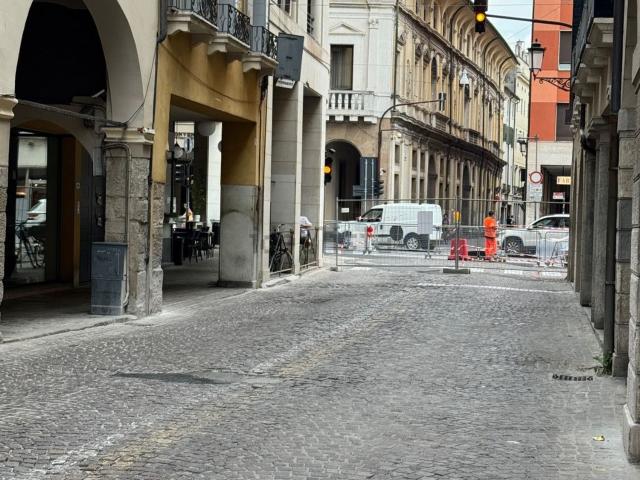Garage in vendita di m² in Via Dante Alighieri, 39