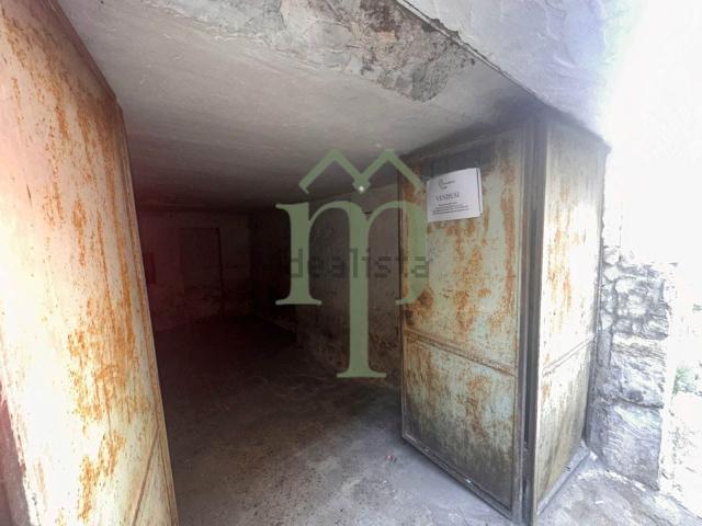 Garage in vendita di m² in Via Dante Alighieri