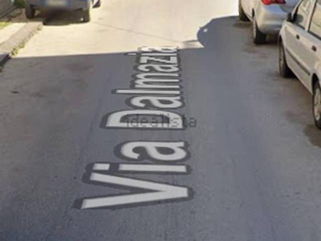 Garage in vendita di m² in Via Dalmazia