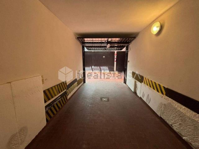 Garage in vendita di m² in Via Decumana, 48