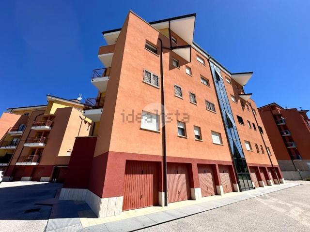 Garage in vendita di m² in Via degli Aragonesi, 3