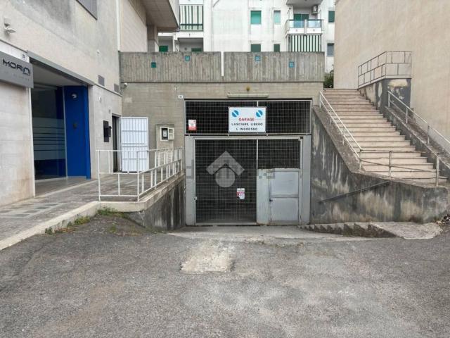 Garage in vendita di m² in Via dei Caduti in Russia, 1