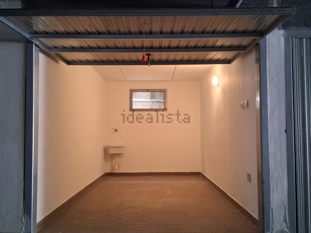 Garage in vendita di m² in Via dei Curiazi, 46
