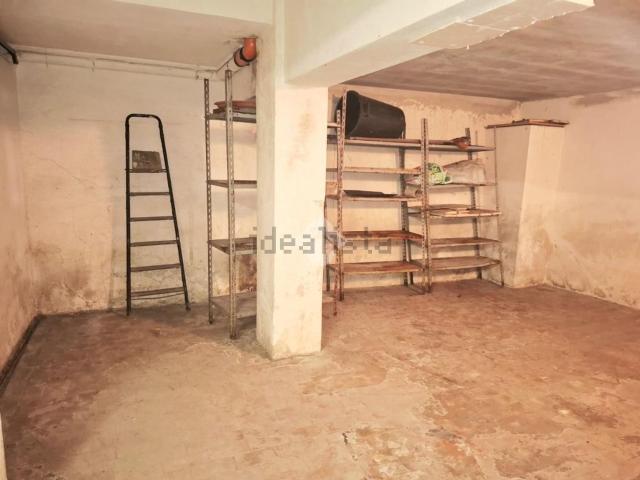 Garage in vendita di m² in Via dei Garofani