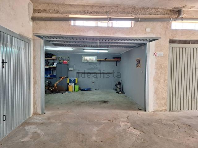 Garage in vendita di m² in Via dei Frentani, 4