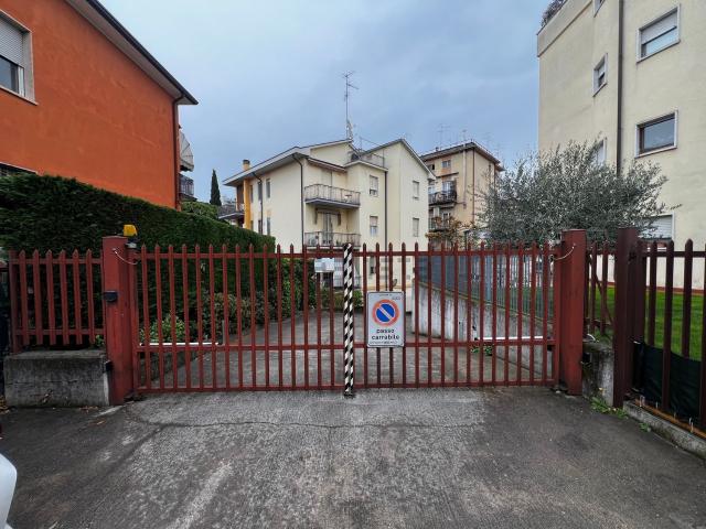 Garage in vendita di m² in Via dei Ponti, 8