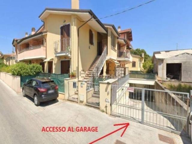Garage in vendita di m² in Via del Castello