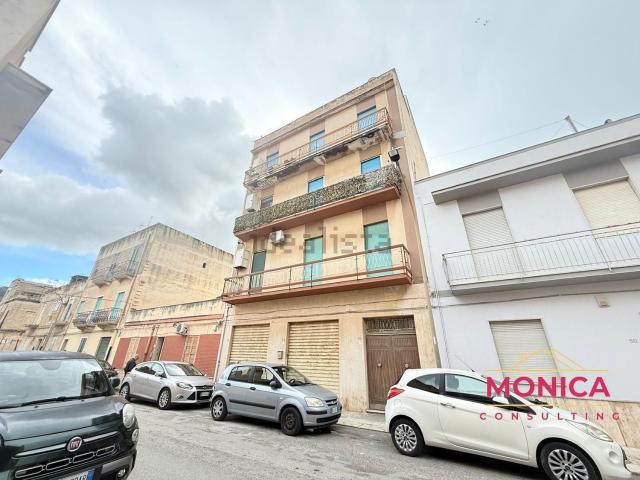Garage in vendita di m² in Via del Cipresso, 54