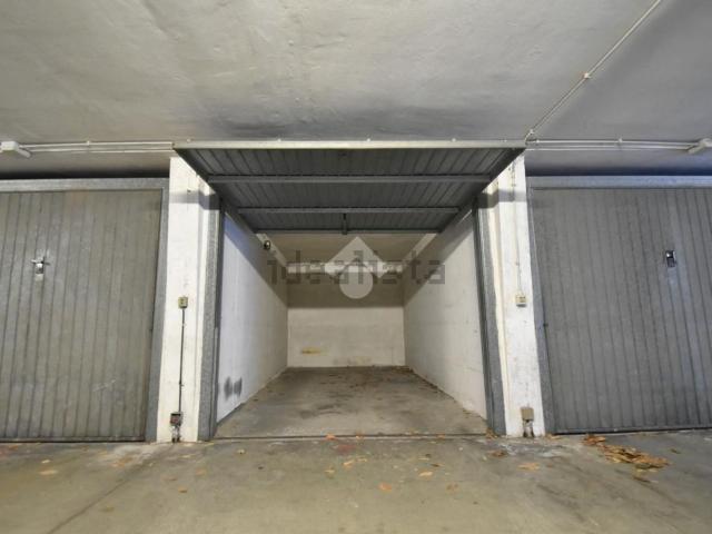 Garage in vendita di m² in Via del Faiti, 13