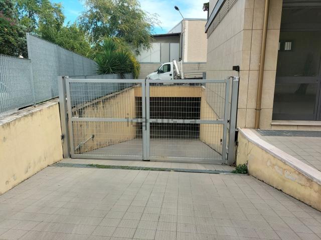 Garage in vendita di m² in Via del Feudo D&apos Ascoli, 21