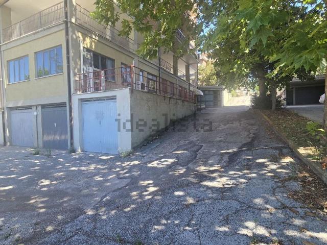 Garage in vendita di m² in Via del Salice, 1