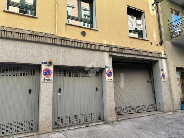 Garage in vendita di m² in Via del Pozzo, 3