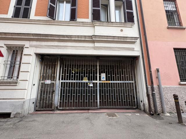 Garage in vendita di m² in Via del Riccio, 8
