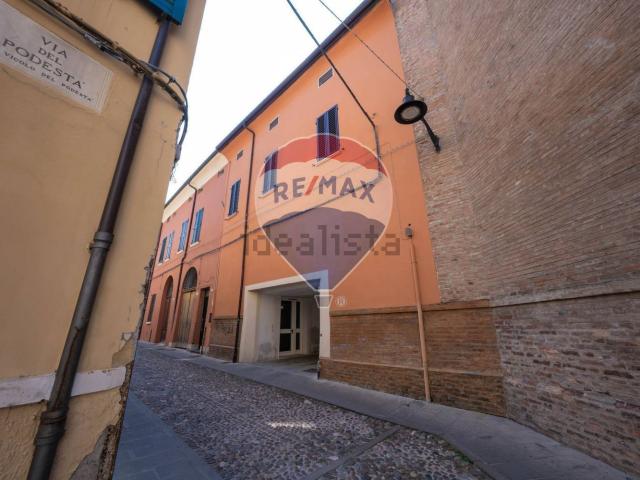 Garage in vendita di m² in Via del Turco, 12