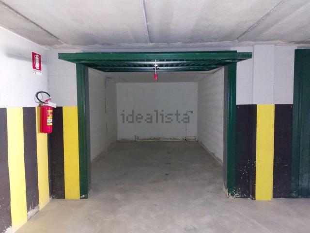 Garage in vendita di m² in Via della Cartiera, 12