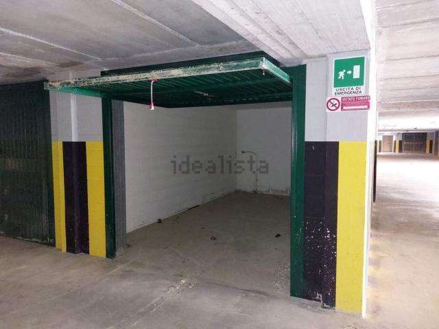 Garage in vendita di m² in Via della Cartiera, 12
