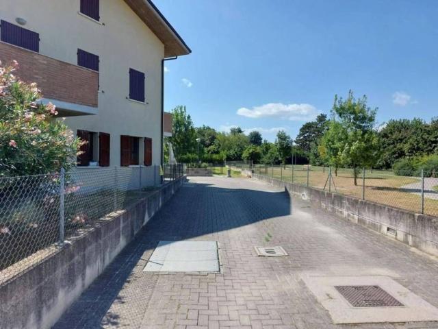 Garage in vendita di m² in Via della Cartiera, 14