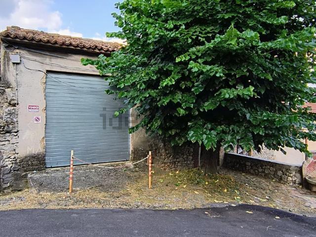 Garage in vendita di m² in Via della fonte