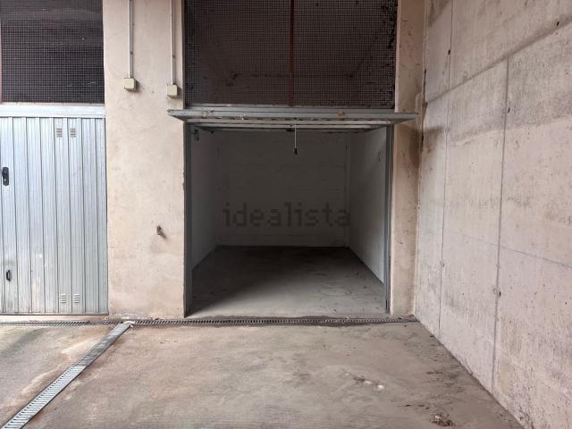Garage in vendita di m² in Via della Liberazione, 15
