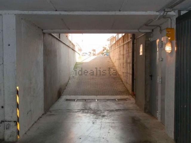 Garage in vendita di m² in Via della Mercanzia, 10