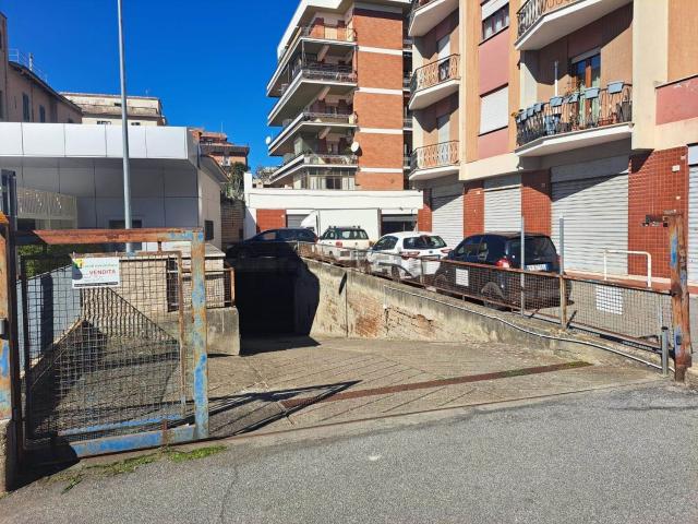 Garage in vendita di m² in Via della Palazzina, 101