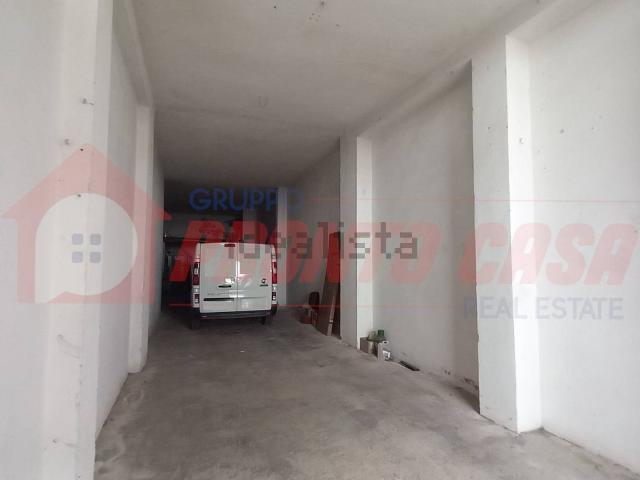 Garage in vendita di m² in Via della Repubblica, 66