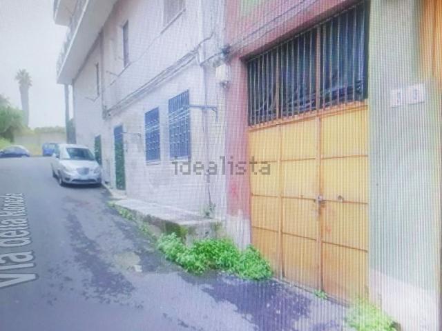 Garage in vendita di m² in Via della Roncola, 3