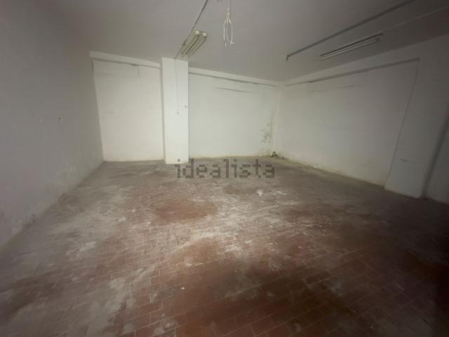 Garage in vendita di m² in Via della Stazione, 149