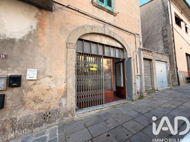 Garage in vendita di m² in Via della Stazione, 19
